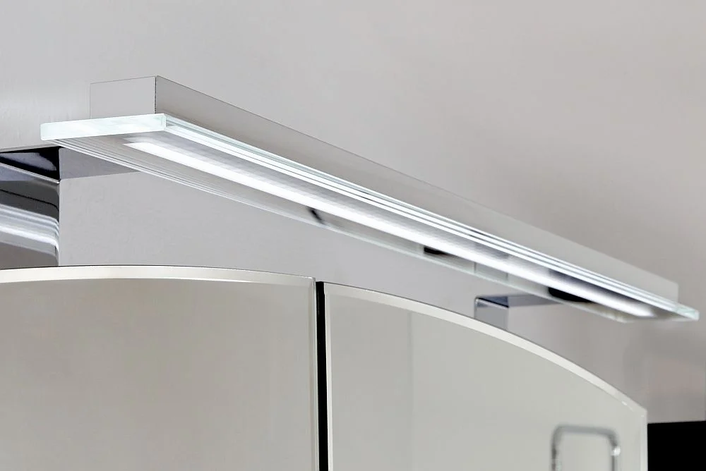 mit LED-Aufbauleuchte