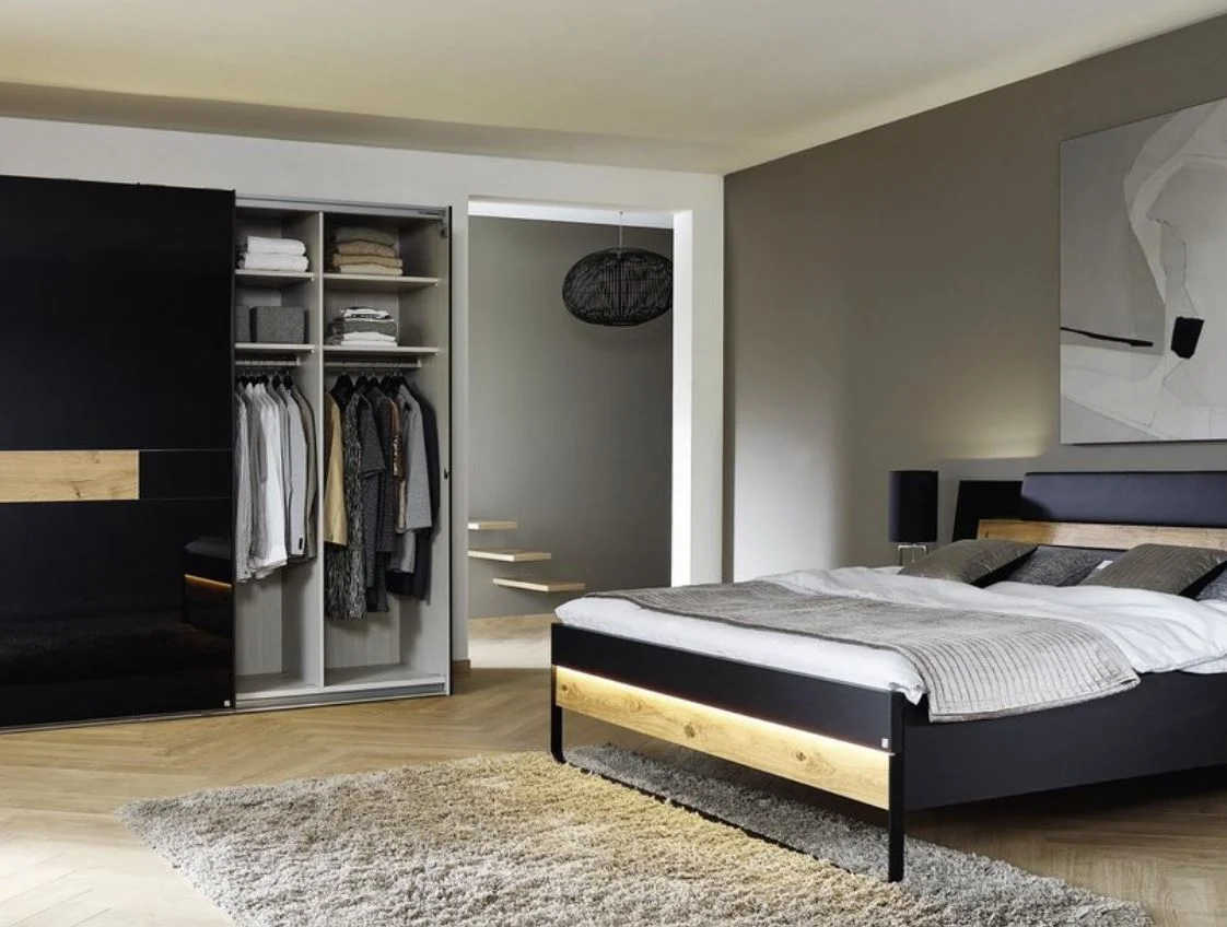 Rauch Black Mayla Schlafzimmerset inkl. Schwebetürenschrank & Beleuchtungen - Ansicht 2