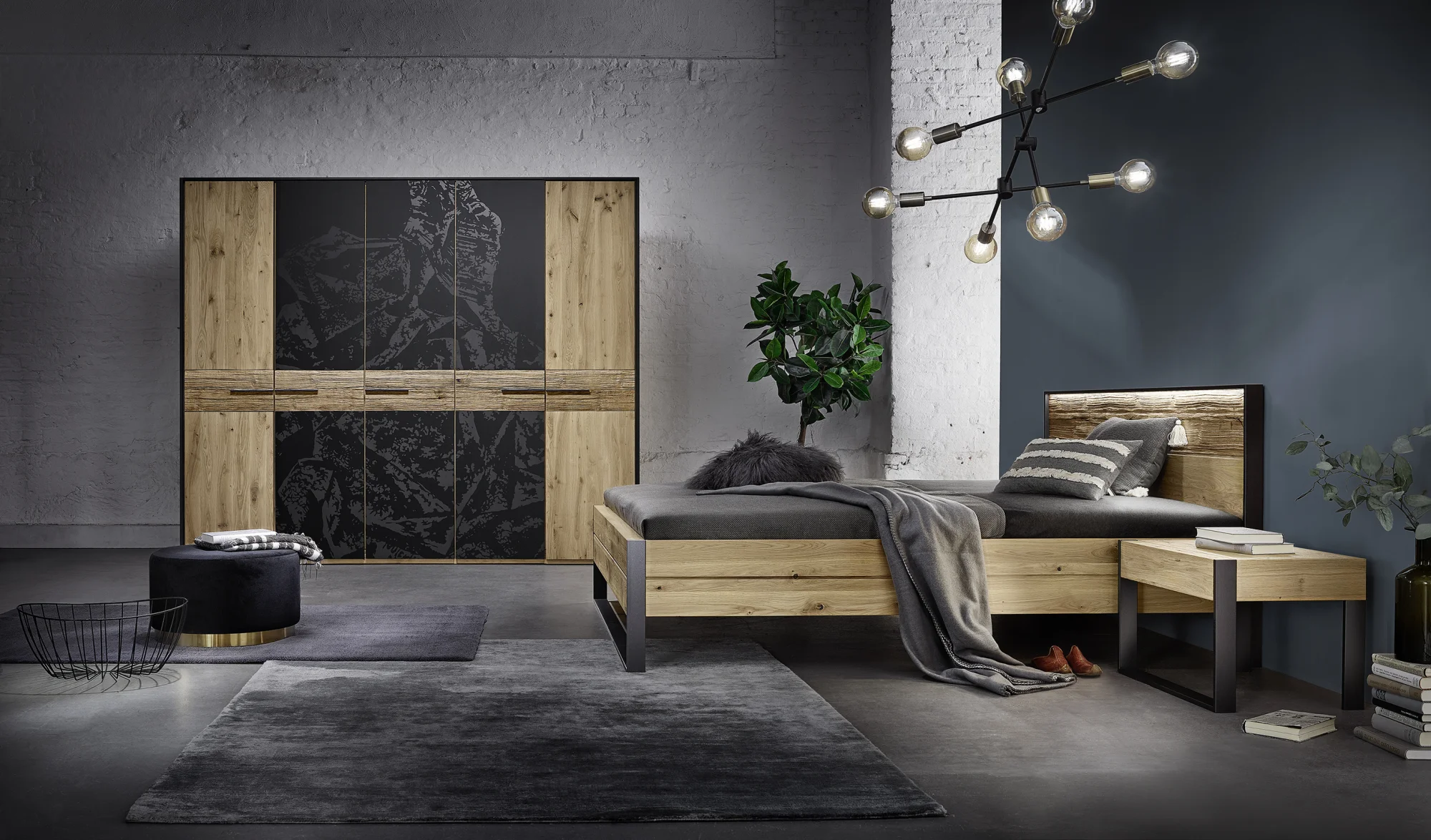 Thielemeyer Steel Drehtürenschrank / 5-türig mit 3 Colorglastüren und Kristallmotiv - Ansicht 3