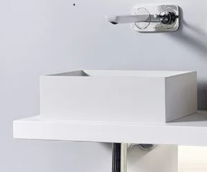 Mineralsteinplatte mit Mineralstein-Aufsatzwaschtisch - weiß - freistehend