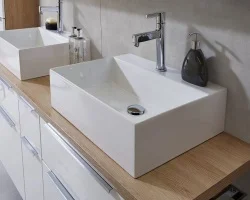 mit 2x passendem Waschtischplattenausschnitt