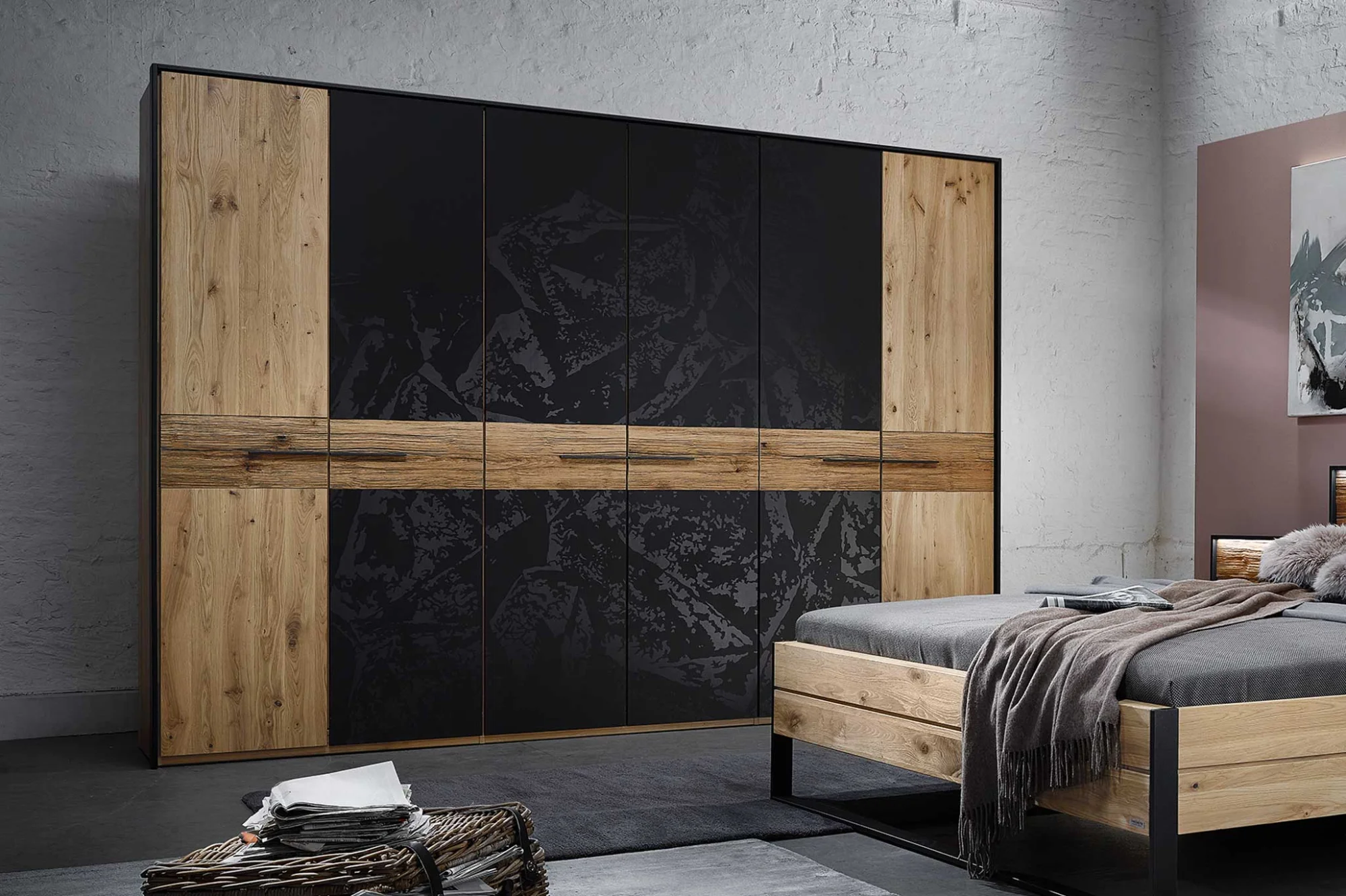 Massivholzschrank