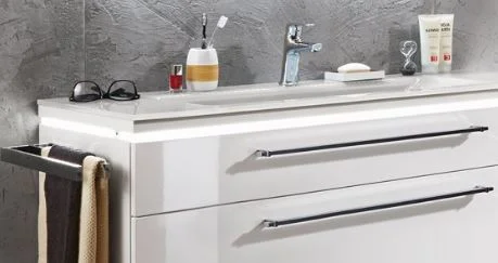 mit LED Beleuchtungsprofil