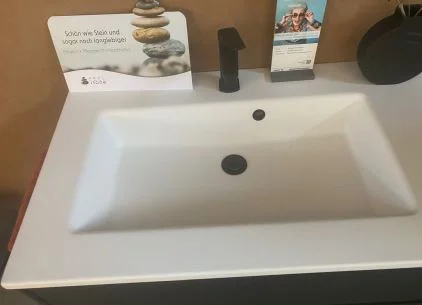 Solid Surface Waschtisch - weiß matt, mit Armatur Bohrung und integriertem Überlauf