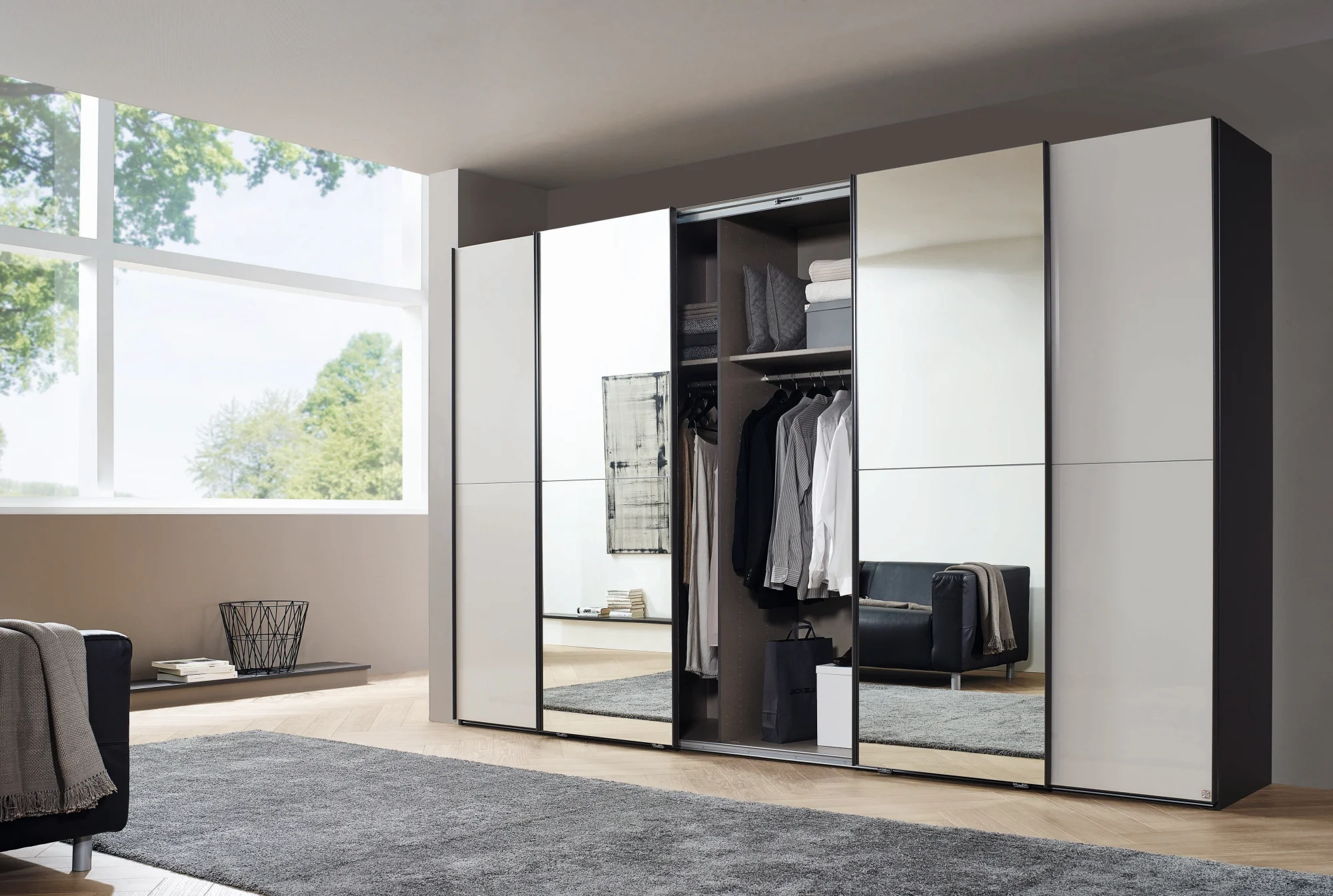 Rauch Select yourJOYce - Schwebetürenschrank Alpinweiß mit Spiegeltüren, 4-türig - Ansicht 2