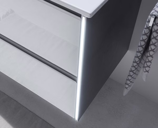 mit Unterschrank-Beleuchtung  (LED-Profil rechts und links für Griffleiste Alu Matt)